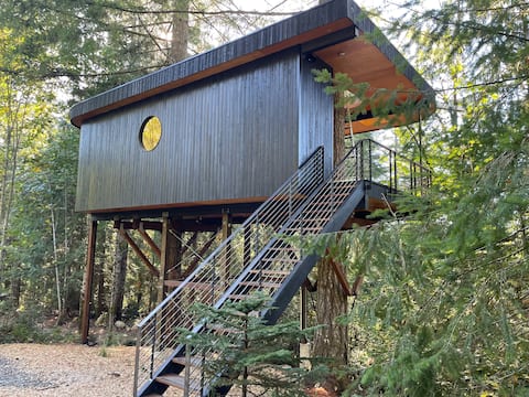 The Black Crane Treehouse; Delight for the Senses