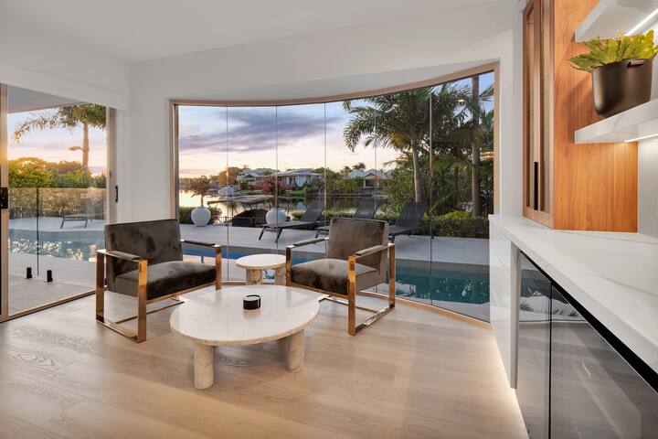 Luxurious impeccably styled waterfront Noosa home gallery image 3