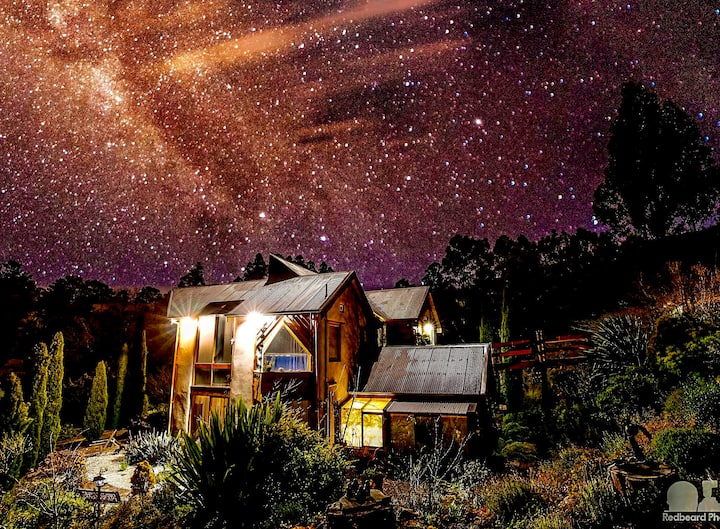 STUNNING HOME/AMAZING VIEW 20 mins to CBD/10MONA Earth houses for