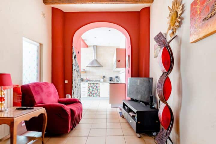 A Better Location Is Impossible - Quarto Amarelo - Lagos