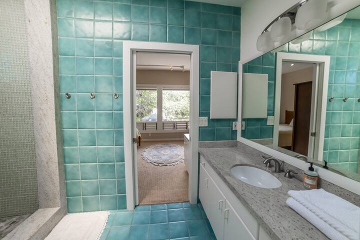 Lani Retreat – Charming Lanikai Beachfront Home gallery image 5