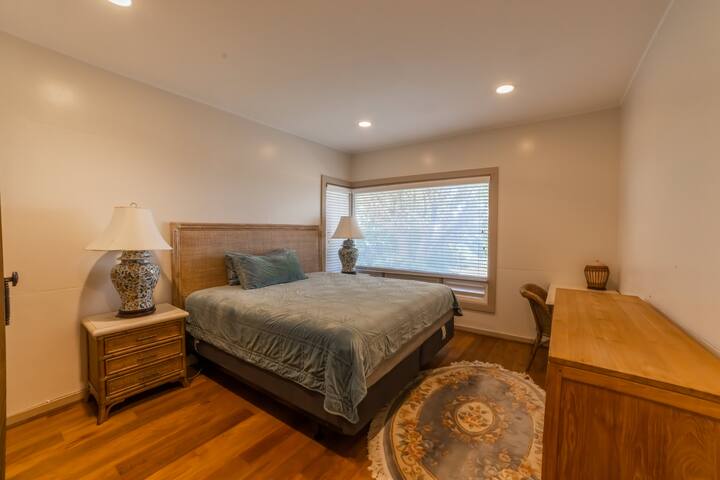 Lani Retreat – Charming Lanikai Beachfront Home gallery image 4