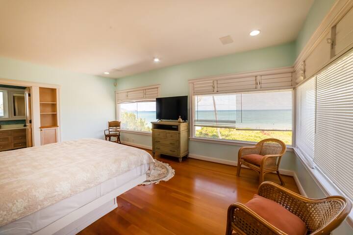 Lani Retreat – Charming Lanikai Beachfront Home gallery image 3