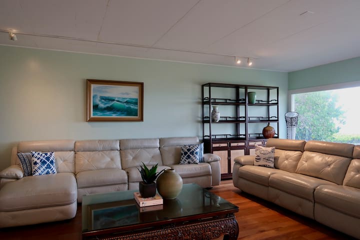 Lani Retreat – Charming Lanikai Beachfront Home