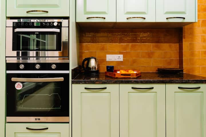 Full kitchen image 2