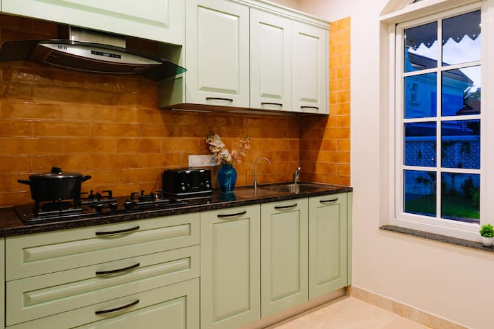 Full kitchen image 1