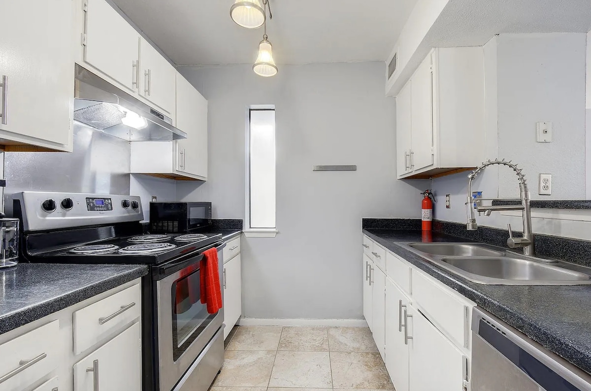 Large Modern 2 Bed/2 Bath -7 min DT in Central ATX