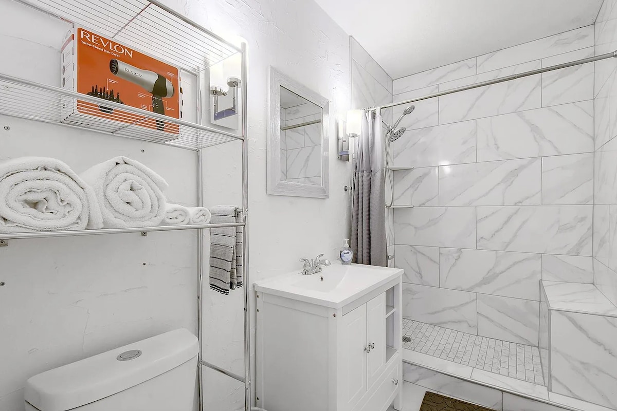 Large Modern 2 Bed/2 Bath -7 min DT in Central ATX