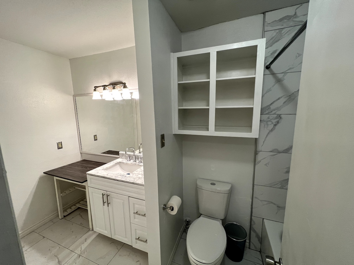 Large Modern 2 Bed/2 Bath -7 min DT in Central ATX