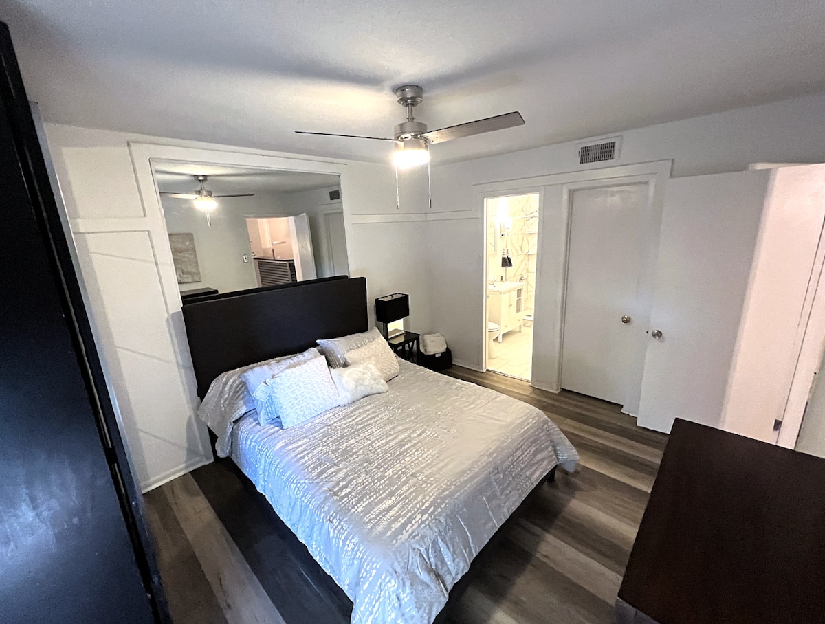 Large Modern 2 Bed/2 Bath -7 min DT in Central ATX