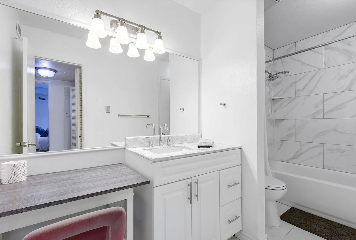 Large Modern 2 Bed/2 Bath -7 min DT in Central ATX