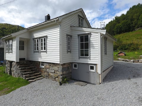 Large Cottage/House in idyllic and rural surroundings