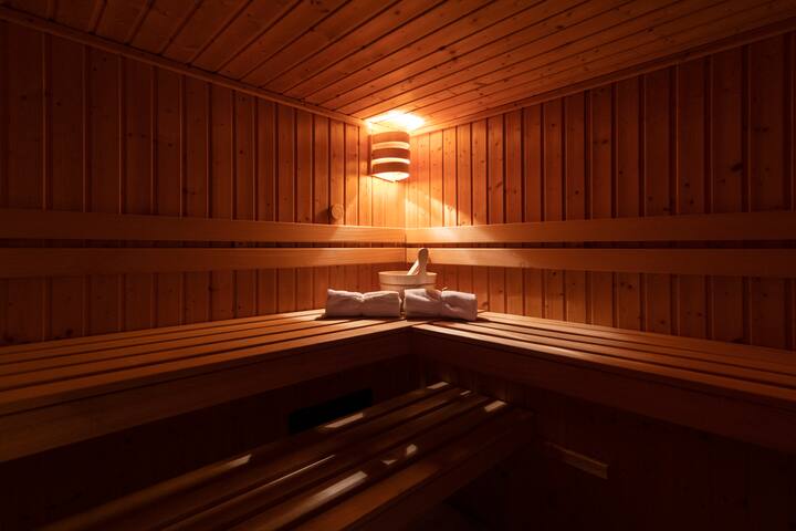 Amazing pool hot tube billard sauna free parking gallery image 4