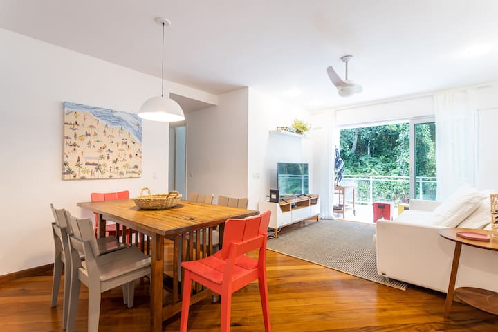 Aconchegante 2 quartos no Leblon