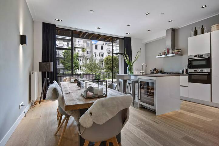 Apartment next to Vondelpark gallery image 2