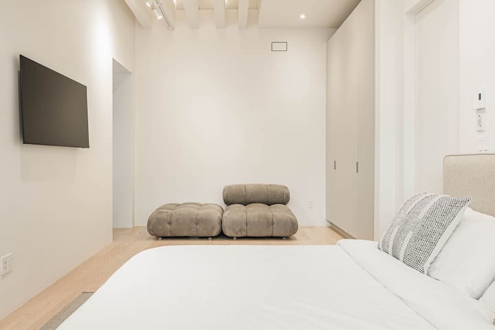 Maison Mont – 4BR Townhouse + Private Terrace gallery image 2