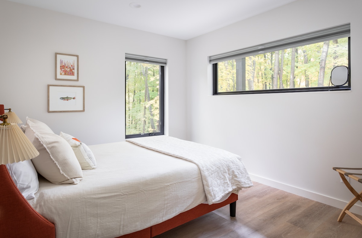 Upstairs queen bedroom