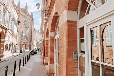 Annonce Airbnb populaire: Pleasant studio, with parking, in the heart of Les Carmes. à Toulouse