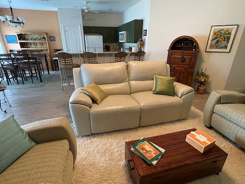 Top Airbnb: Beautiful South Texas villa on a golf course! in Laguna Vista