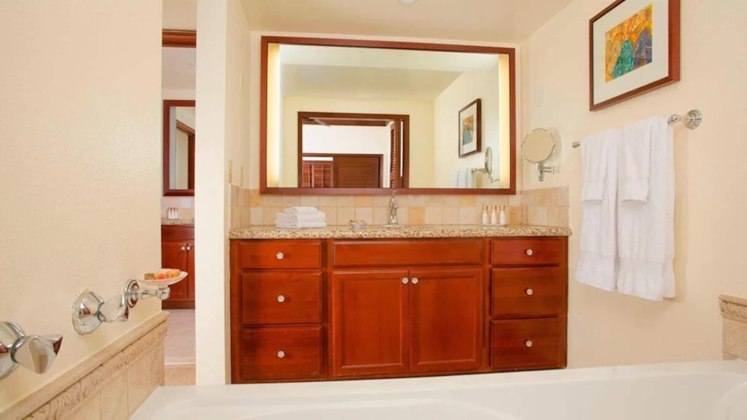 Resort in Kapolei · ★5.0 · 3 bedrooms · 4 beds · 3 private baths - Image 18