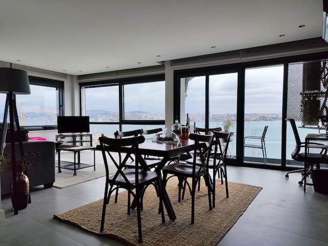 Panoramik boğaz manzaralı daire