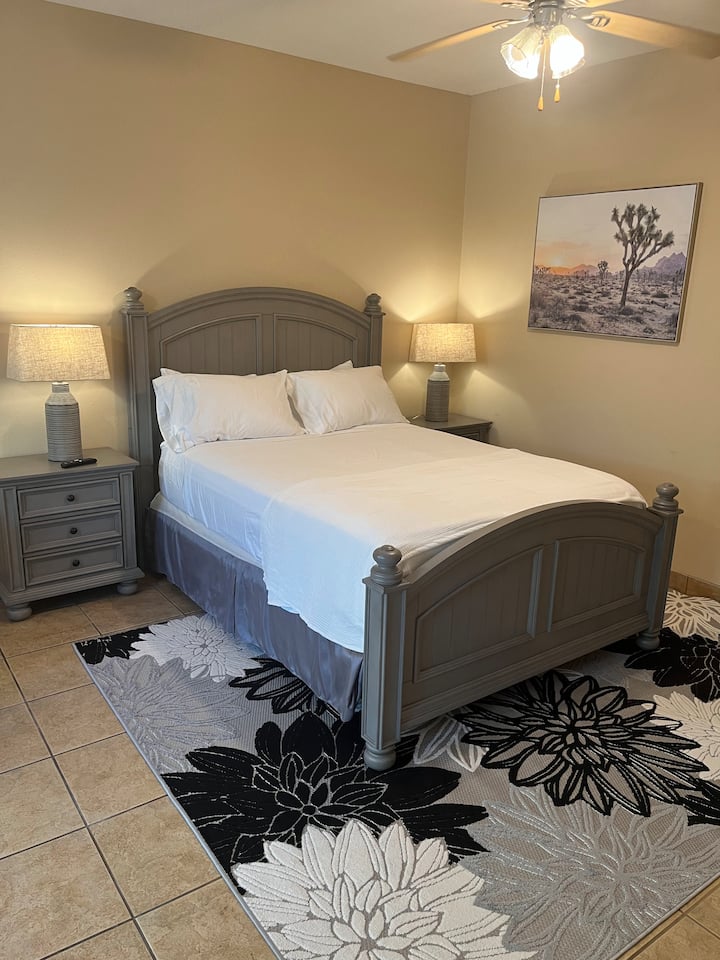 Cozy guest room for a desert getaway! Guest suites for Rent in