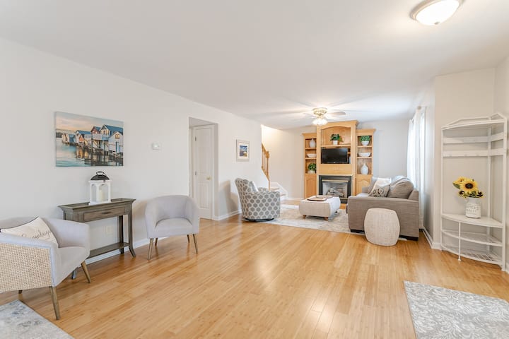Near Lake, Town, Restaurants, Skiing, Hotels - Canandaigua, NY