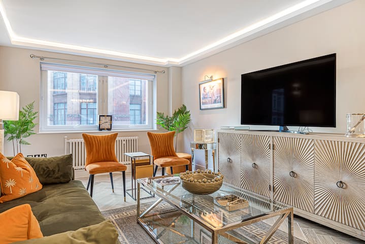 Luxury Living in the City’s Core gallery image 4