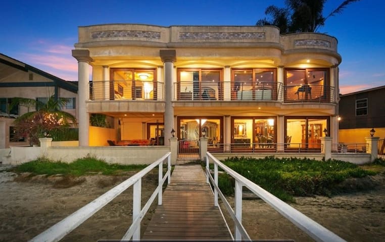 Beachfront Naples Island Mansion w/ Boat
