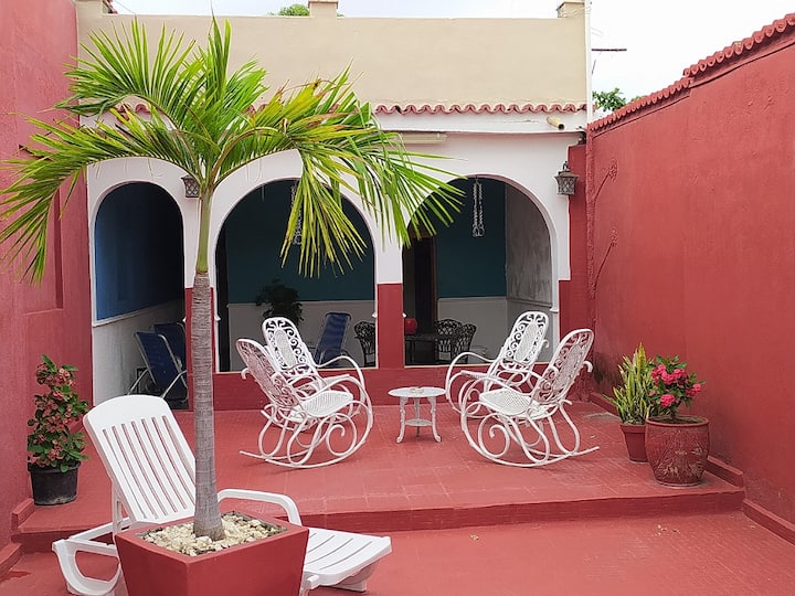 House Hostal Basso Independent Center City WIFI Casa particulars