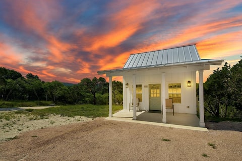 Secluded Retreat with Views for Miles “The Avita”