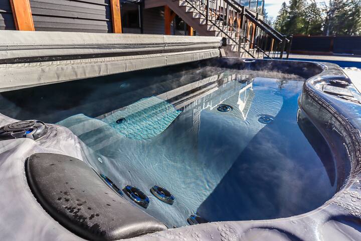 Luxury 4 Bedroom Villa With Pools, Bar & Home Gym. gallery image 2