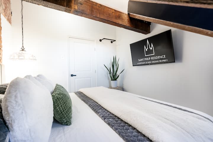 Second bedroom features king size bed and 55" Smart TV.