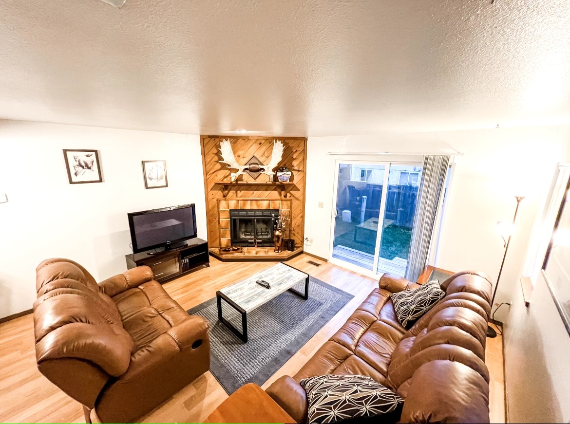 Warm and Cozy Alaskan 2 Bedroom Home with Garage Houses for Rent in