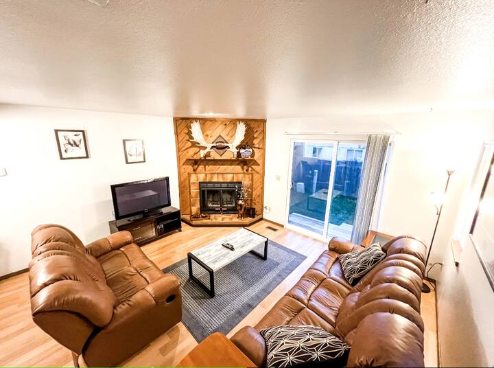 Warm and Cozy Alaskan 2 Bedroom Home with Garage Houses for Rent in