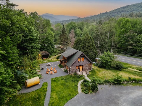 The Log Cabin • Hot Tub • Sauna • Swimming Hole