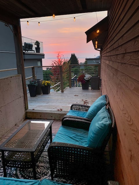 Full Suite, Ocean View Patio, 3 Blocks to Pier