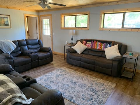 Top Airbnb: Family home with extensive living space, 2900 sqft in Heber Springs