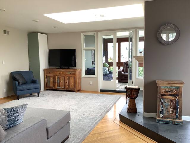 Breathtaking Views in Central SF w/parking gallery image 3