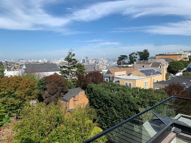 Breathtaking Views in Central SF w/parking gallery image 5