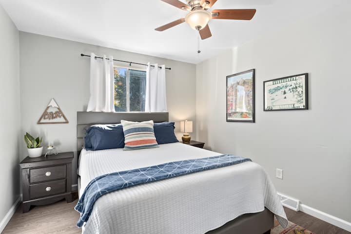 Chumba cha kulala #2 (kitanda cha Malkia), kabati la ukubwa kamili, sakafu kuu