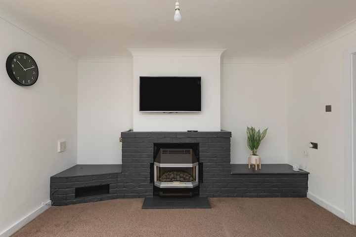 Large 3bed House 4 Contractors W/parking & Wi-fi - Stevenage