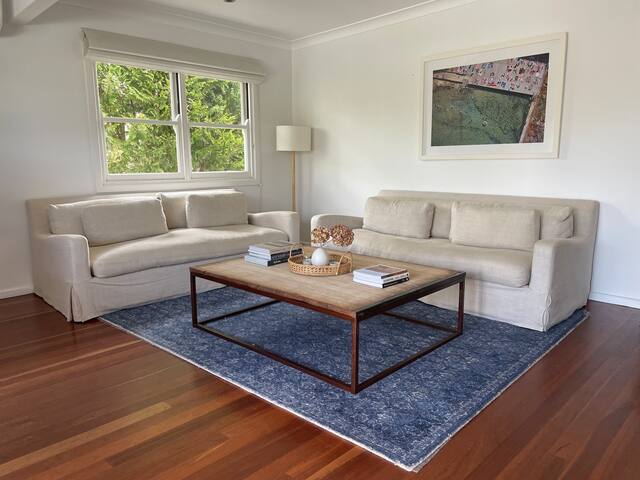 Beach cottage with pool. Walk to shops and beach. gallery image 2