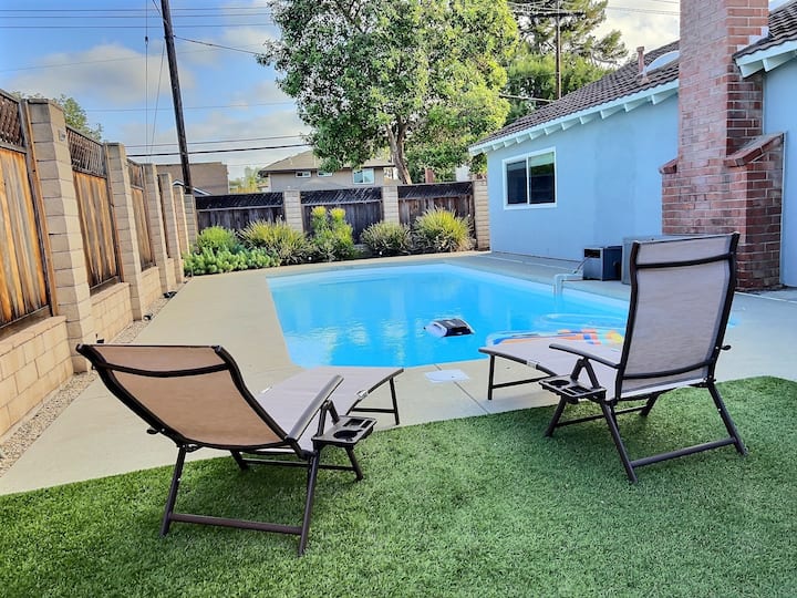 Mesa Manor Luxury 5Bedroom with Pool. Houses for Rent in Costa Mesa