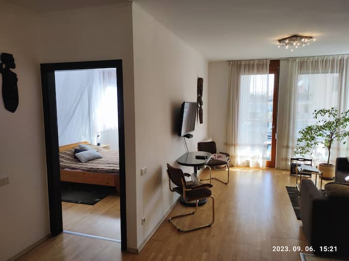 リビングと別々の寝室