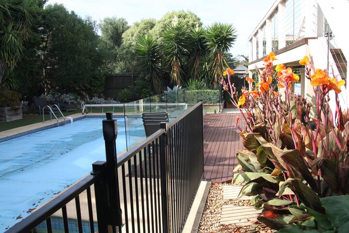 Mount Martha modern beach house gallery image 2