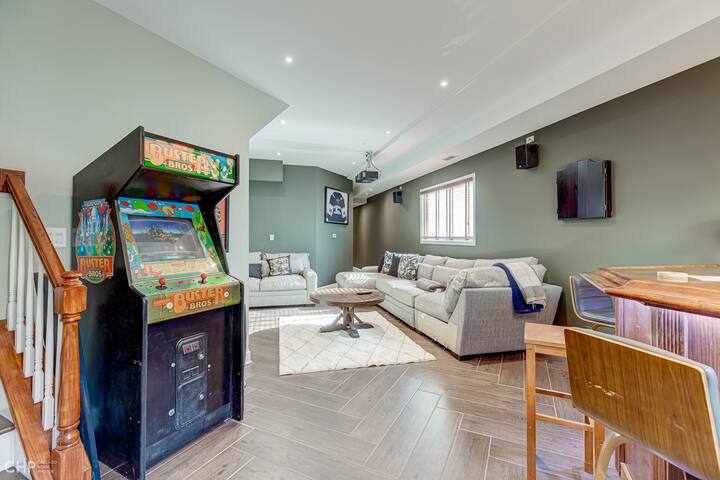 Centrally Located Condo with Parking and Deck! gallery image 3