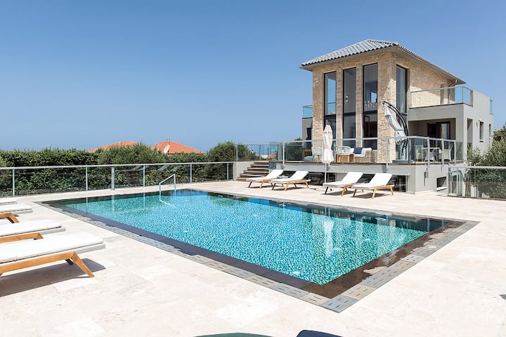 Seafront 4 Bedroom Villa - Chania
