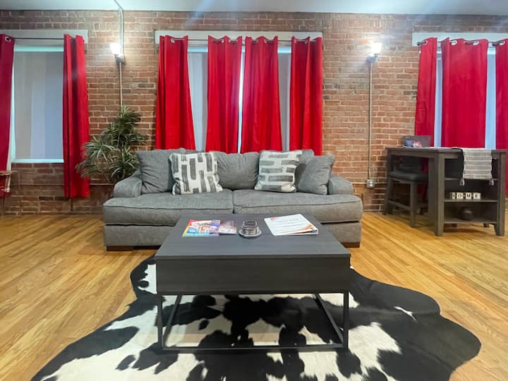 Velvet Studio Apartment Located In Deep Duece. - Oklahoma City, OK