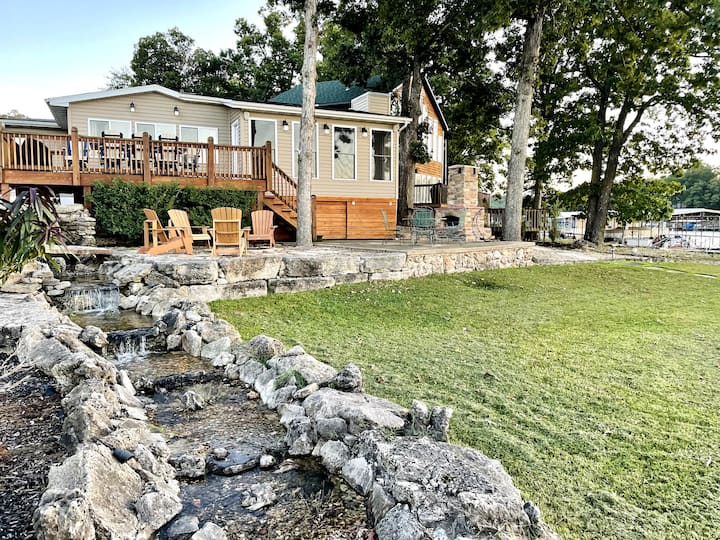 Lakefront cabin w/ dock, fire pit, & fireplaces. Houses for Rent in Sunrise Beach, Missouri